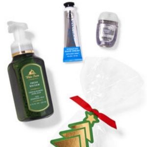 BATH AND BODY WORKS OH CHRISTMAS TREE GIFT SET